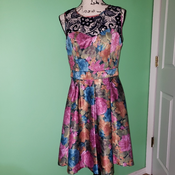 Tatyana Dresses & Skirts - Tatyana Floral Lacey Dress size X-Large
